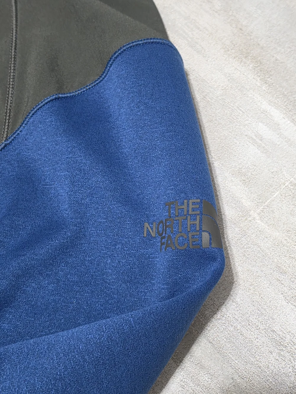 North Face Retro Men's Blue Quarter-Zip Pullover with Gray Shoulder Panel
